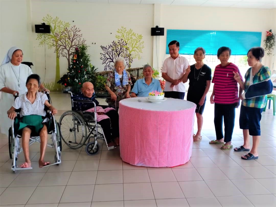 Pusat Perkhidmatan Warga Tua Kuching 1 Pusat Perkhidmatan Warga Tua Kuching - Sokongan & Kemudahan Lengkap