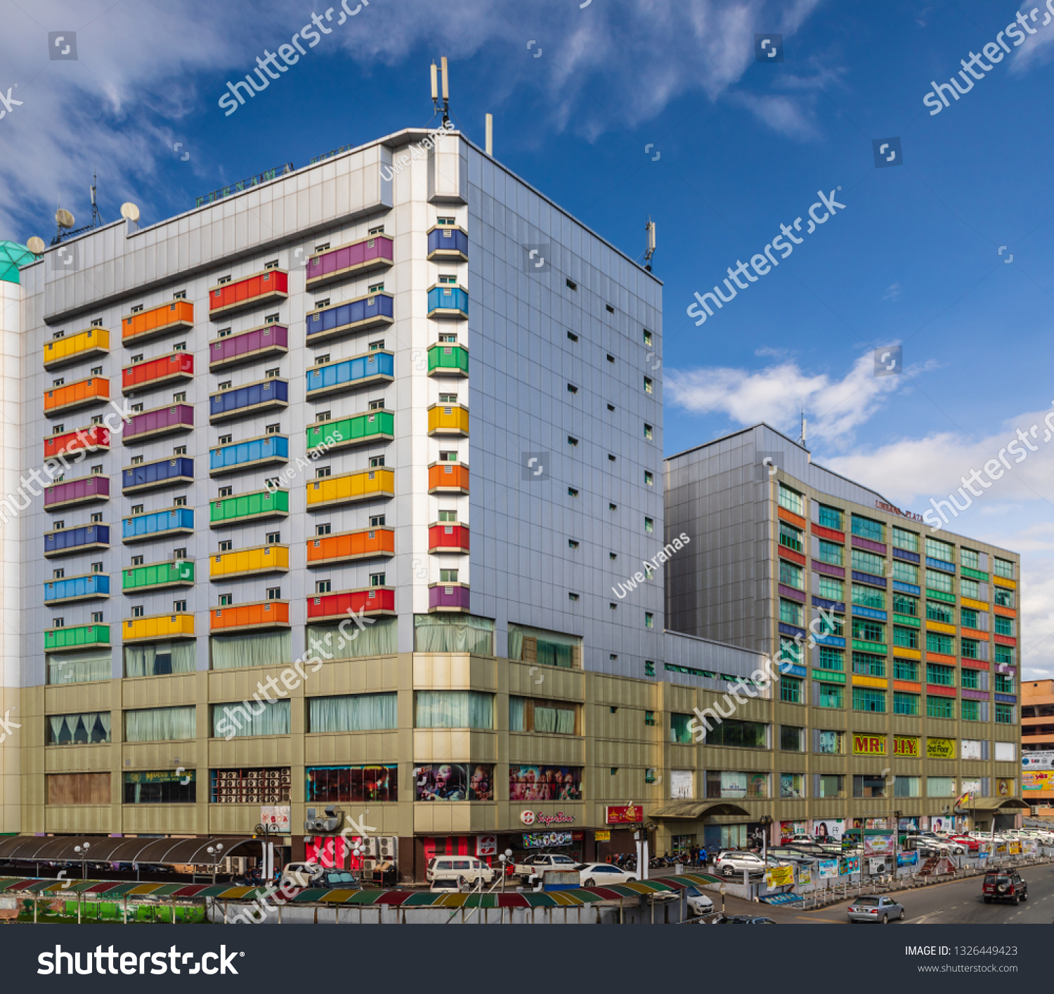 Limbang Plaza 1 Limbang Plaza - Pusat Beli-Belah Popular di Limbang