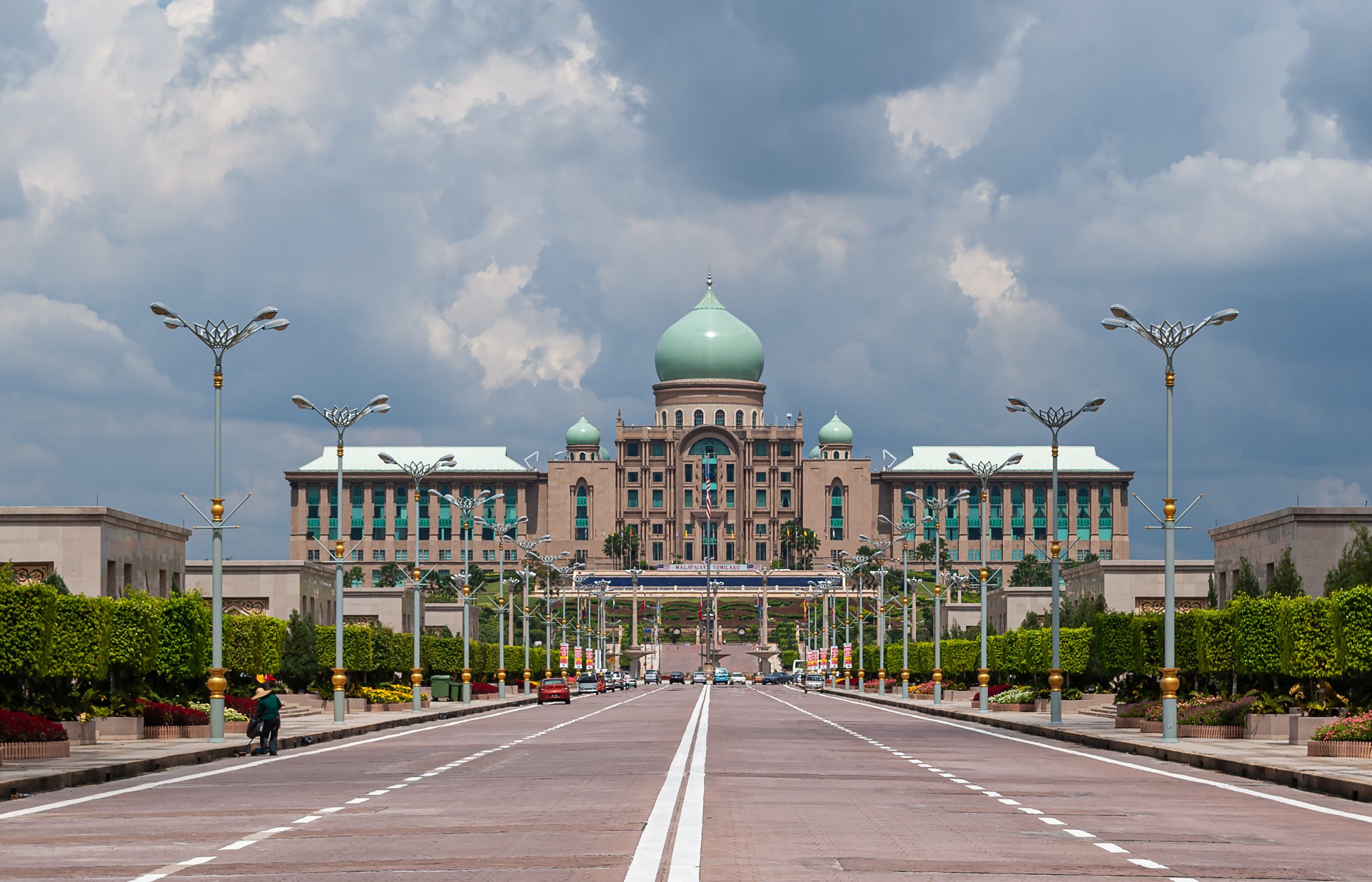 Putrajaya 1 Putrajaya: Ibu Kota Teknologi dan Keindahan Bandar Raya Masa Depan